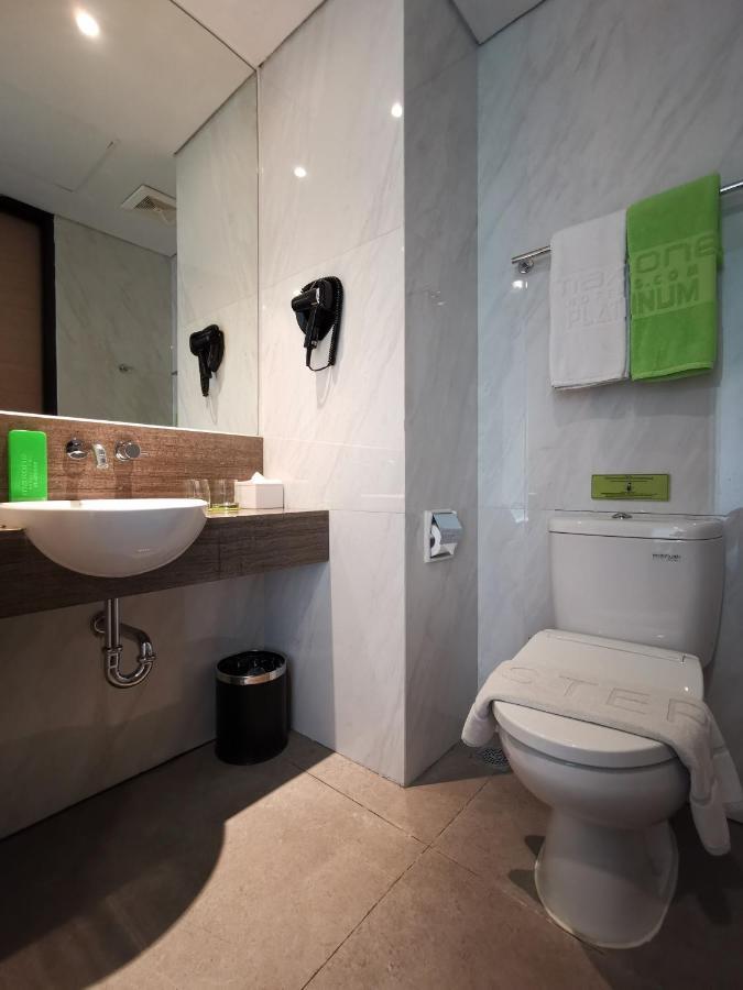 Maxone Platinum Hayam Wuruk Hotell Jakarta Exteriör bild